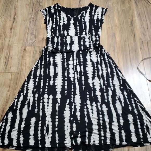 torrid Dresses & Skirts - Torrid Black and White Tie Dye Maxi Dress